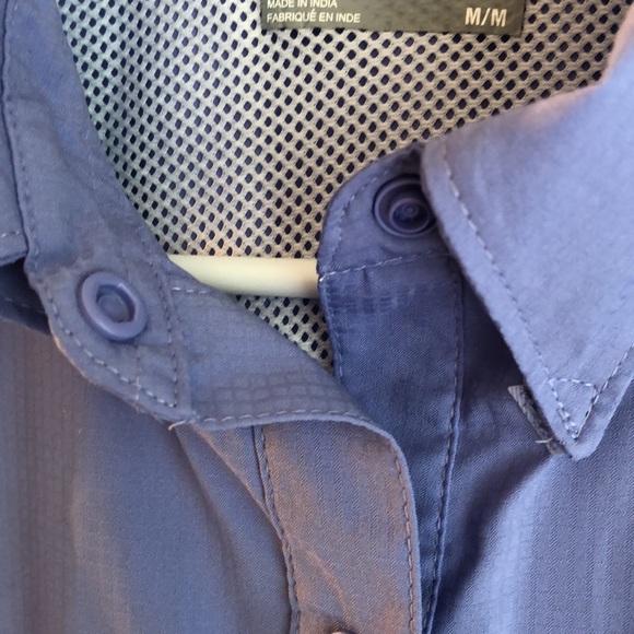 Columbia- Women’s periwinkle sleeveless snap closure blouse. Quick Dry. M/M - Picture 5 of 9